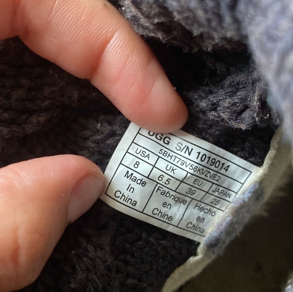 UGG Saela Boots (Womens size 8) - Picture 4 of 4